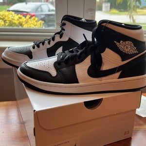 Womens air Jordan 1 mid SE